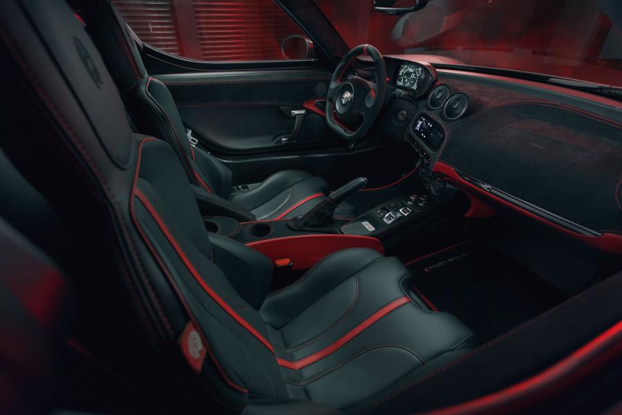 Интерьер Alfa Romeo 4C Nemesis by Pogea Racing (000) 2018 года  (фото 5 из 7)